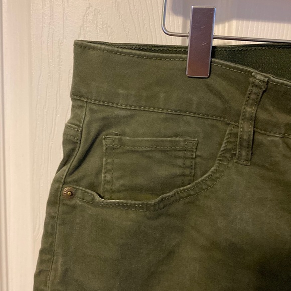 Ava & Viv Chino Bermuda Shorts Green 18W - Picture 5 of 7